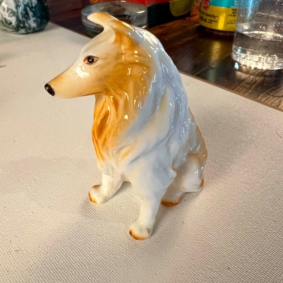 Giftcraft lassie bone china figurine. - Picture 2 of 5